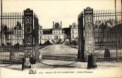 VINTAGE POSTCARD Palais of Fontainebleau Roasts D Honneur