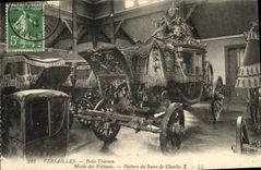 CPA Versailles Petit Trianon Musee des Voitures Voiture du sacre de Charles X