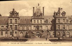 VINTAGE POSTCARD Palais of Fontainebleau the Frontage Dimensions Horseshoe