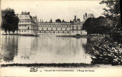 VINTAGE POSTCARD Palate of Fontainebleau L Pond of Carps