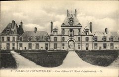 VINTAGE POSTCARD Palate of Fontainebleau Court D Henri IV School D application