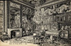 VINTAGE POSTCARD Palate of Fontainebleau the Castle Living room of the queens mothers