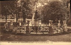VINTAGE POSTCARD Palate of Fontainebleau the Fountain of Diane