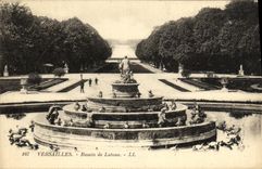 VINTAGE POSTCARD Versailles Basin of Latone