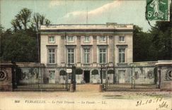 CPA Versailles Le Petit Trianon La Facade 