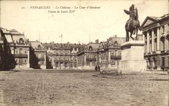 VINTAGE POSTCARD Versailles the Castle the Court D Honneur Rules of Louis XIV