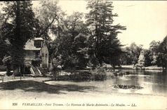 CPA Versailles Petit Trianon Le Hameau de Marie Antoinette Le moulin