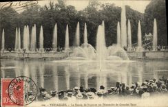 CPA Versailles Le Basin de Neptume Un Dimanche de Grandes Eaux