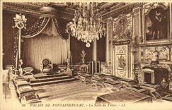 VINTAGE POSTCARD Palate of Fontainebleau the Throne room