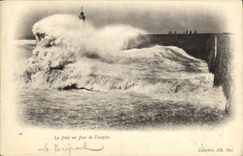 VINTAGE POSTCARD the Pier one Day Of Storm