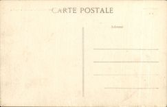 Benedictino de Fecamp de la POSTAL de la VENDIMIA visto en el jardin público