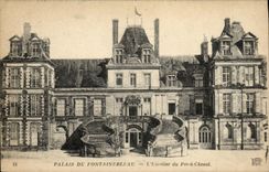 VINTAGE POSTCARD Palais De Fontainebleau L Staircase of the Horseshoe