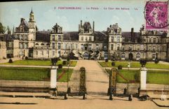 VINTAGE POSTCARD Fontainebleau the Palate Court of the Good byes