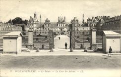 VINTAGE POSTCARD Fontainebleau the Palate Court of the Good byes