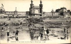 La POSTAL Dieppe de la VENDIMIA el casino visto de la playa tiene marea baja