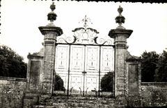 CPSM Brecy the castle and its gardens