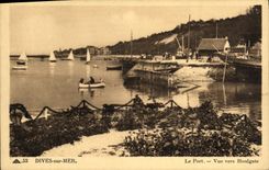 VINTAGE POSTCARD Divine On Sea the Port Seen Towards Houlgate