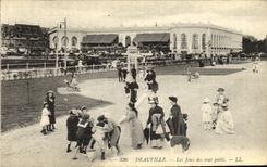 VINTAGE POSTCARD Deauville Plays of the Whole Small children