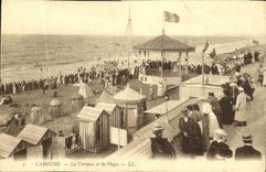 POSTAL Cabourg de la VENDIMIA la terraza y la playa