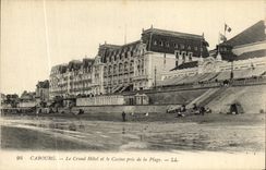 POSTAL Cabourg de la VENDIMIA el hotel grande y el casino tomados de la playa