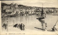 POSTAL Trouville de la VENDIMIA el barco portuario