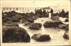 Reina de Trouville de la POSTAL de la VENDIMIA de las rocas negras de las playas y del embarcadero de Promonade