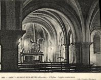 La POSTAL Saint Laurent de la VENDIMIA encendido separa L cripta subterraneo de la iglesia