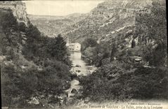 Fuente de la POSTAL de la VENDIMIA de Vaucluse el valle tomado de la fuente