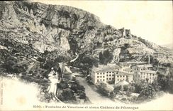 Fuente de la POSTAL de la VENDIMIA de Vaucluse y castillo de Vieux de Petrarque