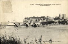 St Benezet y Rocher del puente de Avignon de la POSTAL de la VENDIMIA de Doms