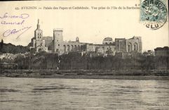 POSTAL Avignon de la VENDIMIA el paladar de los papas y de la catedral vista de L eile de Barthelas