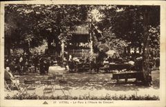 VINTAGE POSTCARD Vittel the Park has L Hour in the Concert