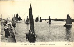 VINTAGE POSTCARD Sands D Olonne Returned Of the Sardine boats Boats
