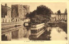 VINTAGE POSTCARD Niort the Keep and Separates It