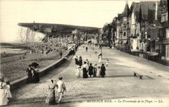 VINTAGE POSTCARD Seas les Bains the Walk of the Beach