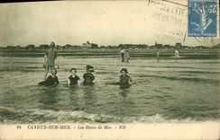 VINTAGE POSTCARD Cayeux On Sea Les Bains Of Sea