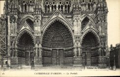 VINTAGE POSTCARD Amiens the Cathedral the gate