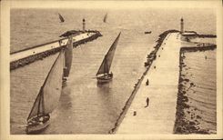 VINTAGE POSTCARD Grau of the king Panoramic View the two headlights Boats