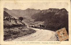 VINTAGE POSTCARD the Mount Gilds Landscape Road De Besse Vaches