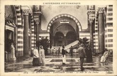 VINTAGE POSTCARD the Mount Gilds Hydropathic establishment the Room Of the steps Perdus