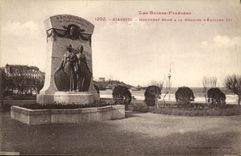 CPA Biarritz Monument erige a La Memoire d Edouard VII