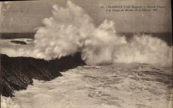 CPA Biarritz Grosse Vague A La Digue du Rocher de la Vierge 