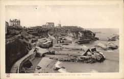 CPA Biarritz L Atalaye Et Le Port Des Pecheurs 