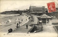 CPA Biarritz La Promenade de la Plage Kiosque Evian 