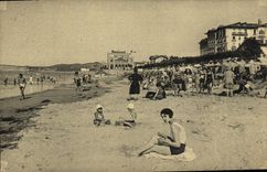 VINTAGE POSTCARD Hendaye the Beach