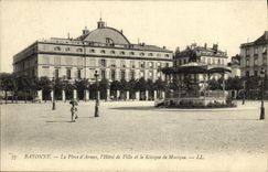 VINTAGE POSTCARD Bayonne the Place D Weapons L Town hall And the Kiosk of Music