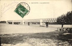 VINTAGE POSTCARD Bayonne the Footbridge