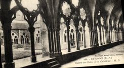 VINTAGE POSTCARD Bayonne Gallery of the Cloister of the Cathedral