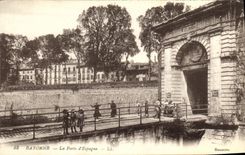 VINTAGE POSTCARD Bayonne the Gate D Spain