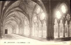 VINTAGE POSTCARD Bayonne the Cathedral